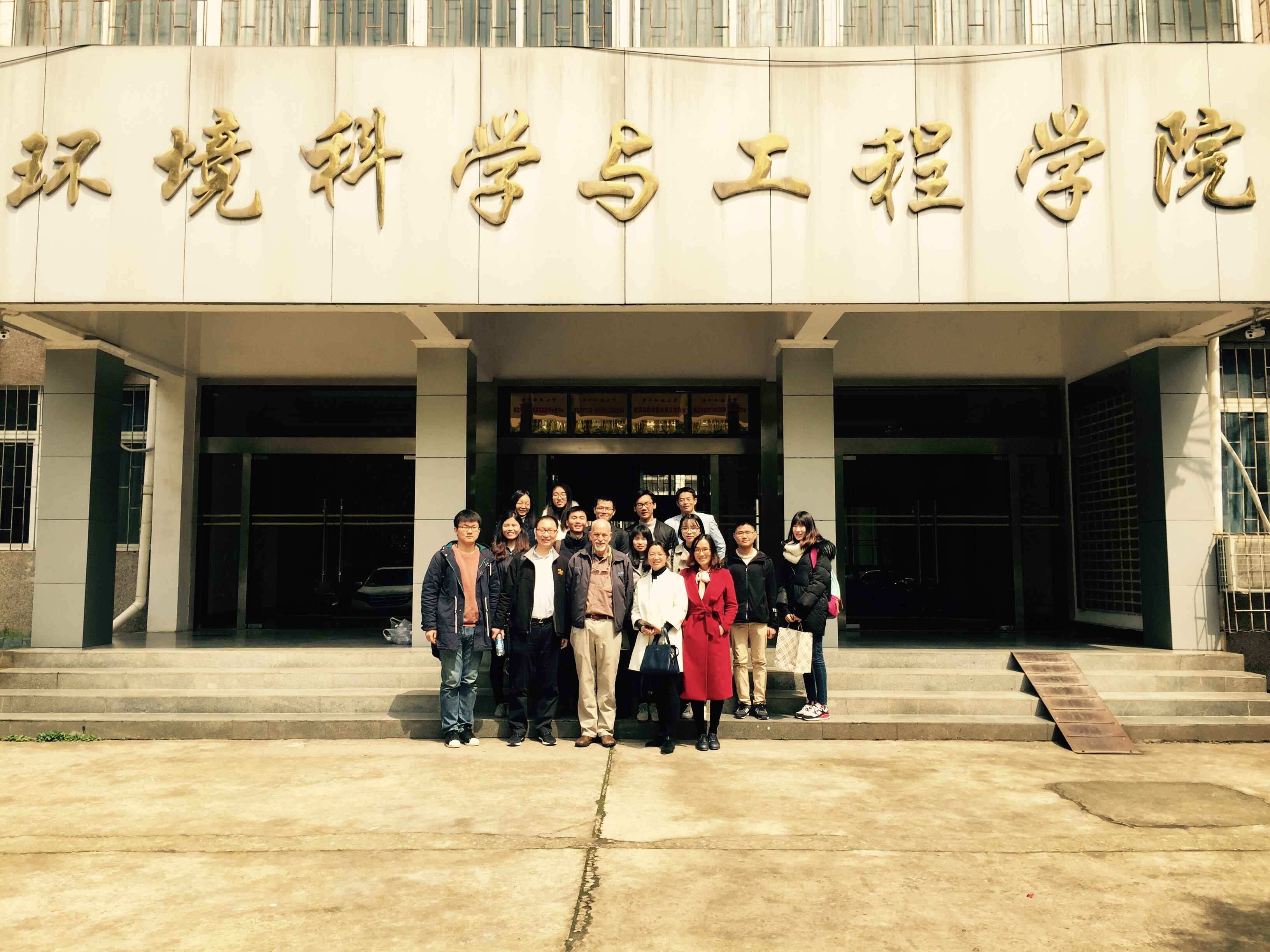 讲座合照.jpg 讲座合照.jpg