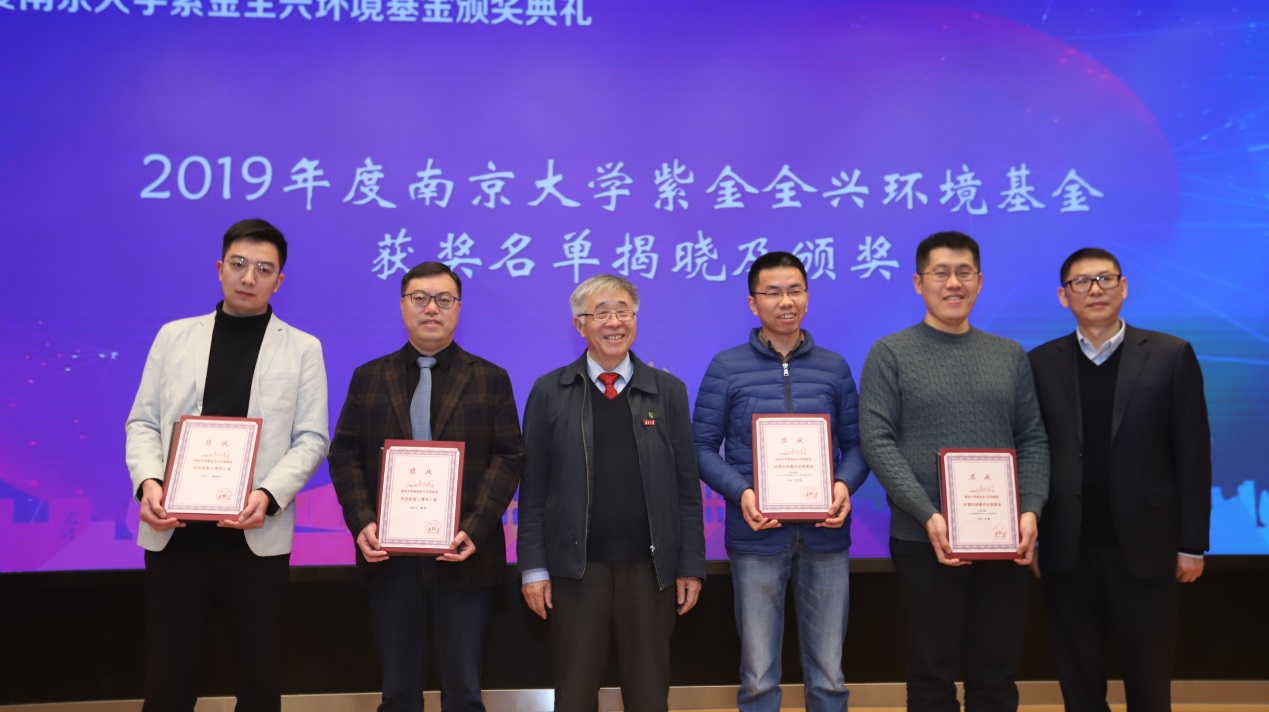 说明: E:\Eawag\Translation\全兴环境出版基金\颁奖典礼\颁奖合影.jpg